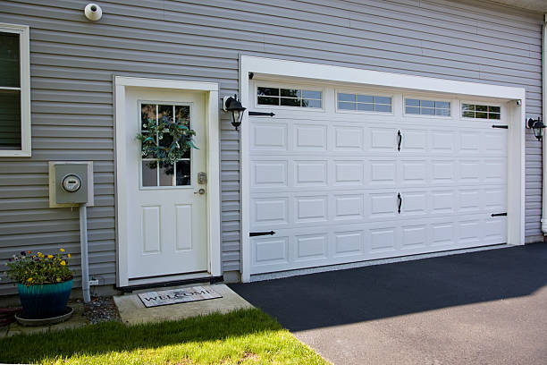 24/7 Emergency Garage Door Panel Replacement experts in Embreeville, TN